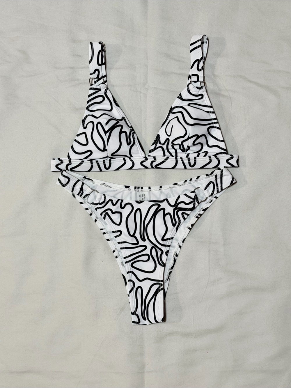 NWT Black and‎ White Abstract Print Ring-Linked Triangle Bikini Set Size XS